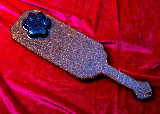 Large Paddle With Bear Paw